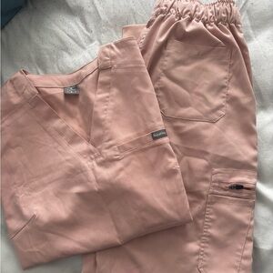 Niaahinn women’s scrub set